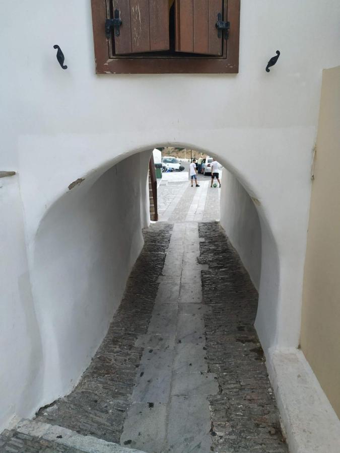Azura, Traditional Residence In Ano Syros Exterior photo